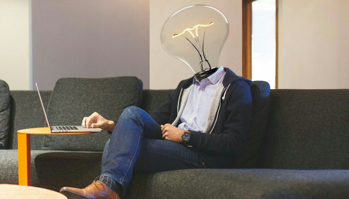 lightbulb-3449671_1920